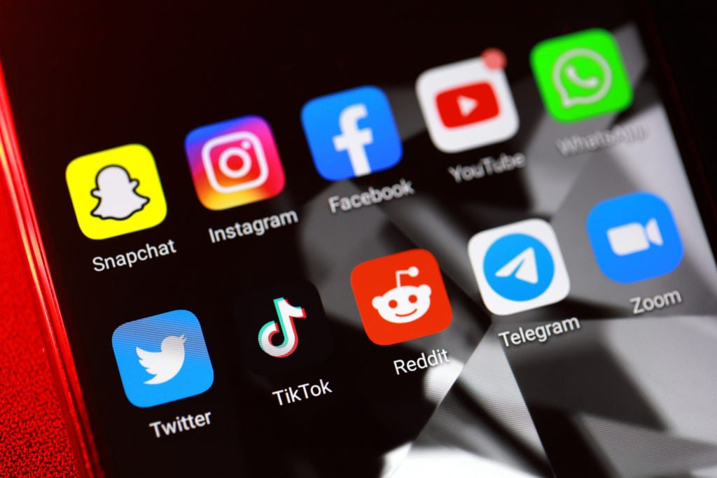 how to protect your identity on social media