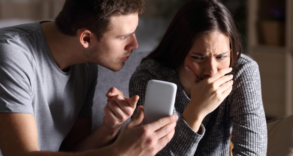 Signs of partner cheating online
