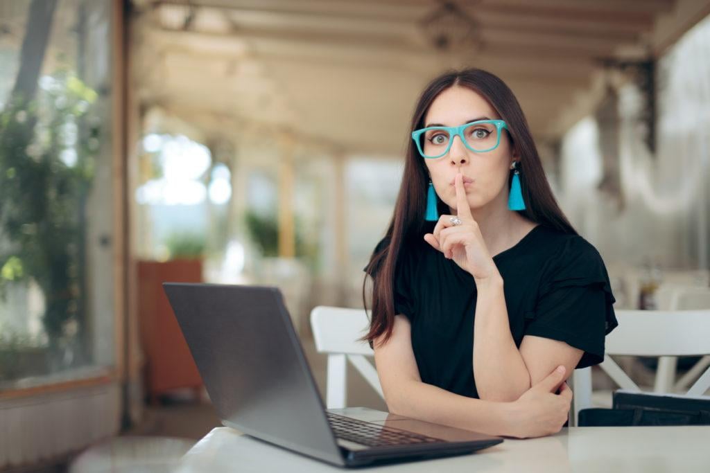woman scammer online